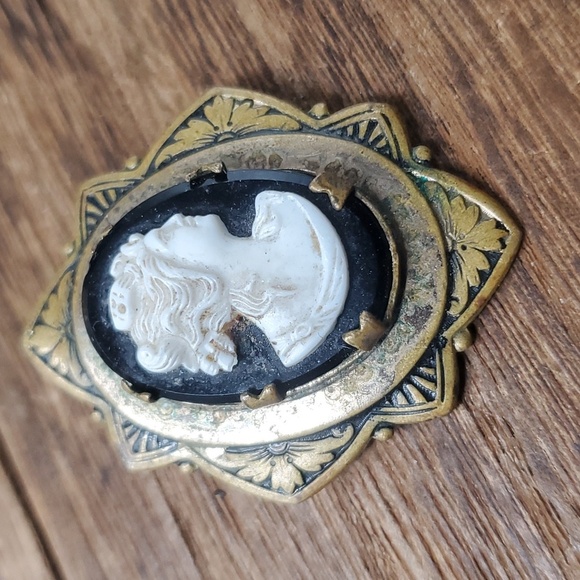 B819 Victorian mourning cameo brooch collectible rare one of a kind - Picture 1 of 3